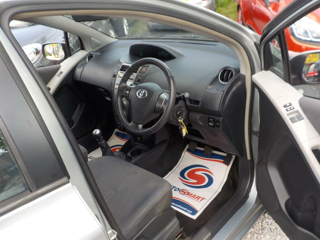 Toyota Yaris 1.33 99Bhp Sr Hatchback Red #10