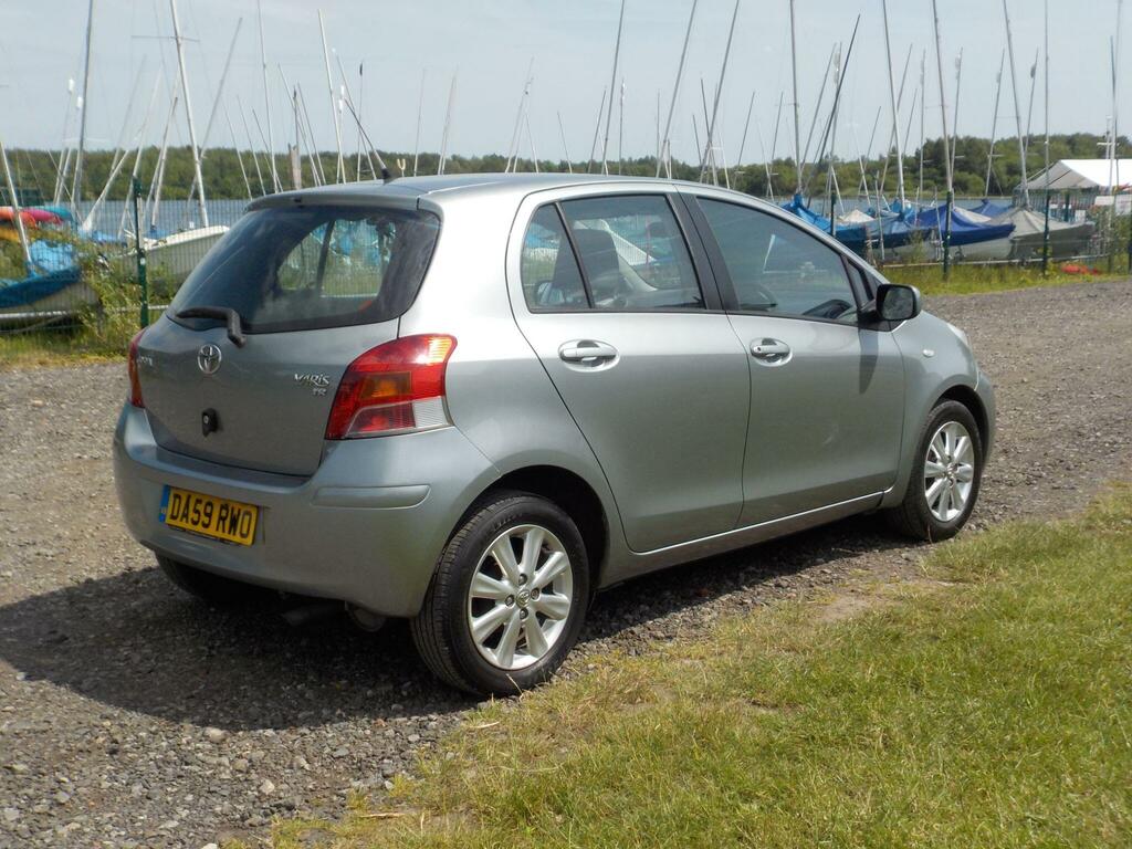Toyota Yaris 1.33 99Bhp Sr Hatchback Red #5