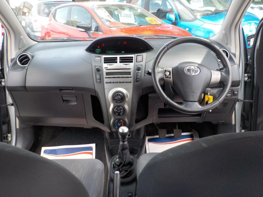 Toyota Yaris 1.33 99Bhp Sr Hatchback Red #12