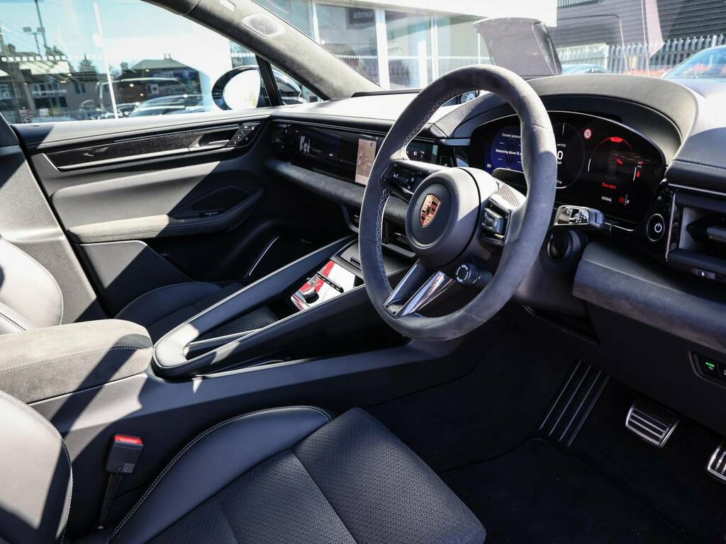 Porsche Macan Gts Electric Black #4