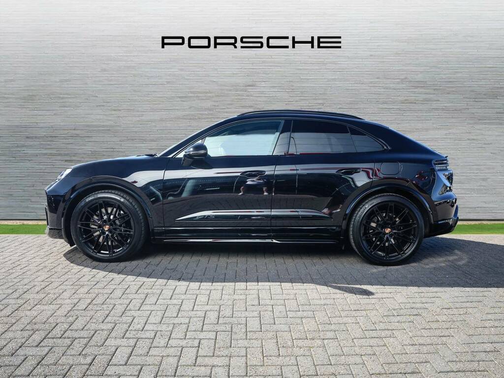 Porsche Macan Gts Electric Black #3