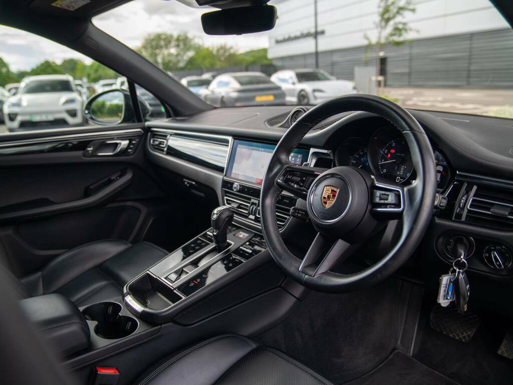 Porsche Macan My23  Black #4