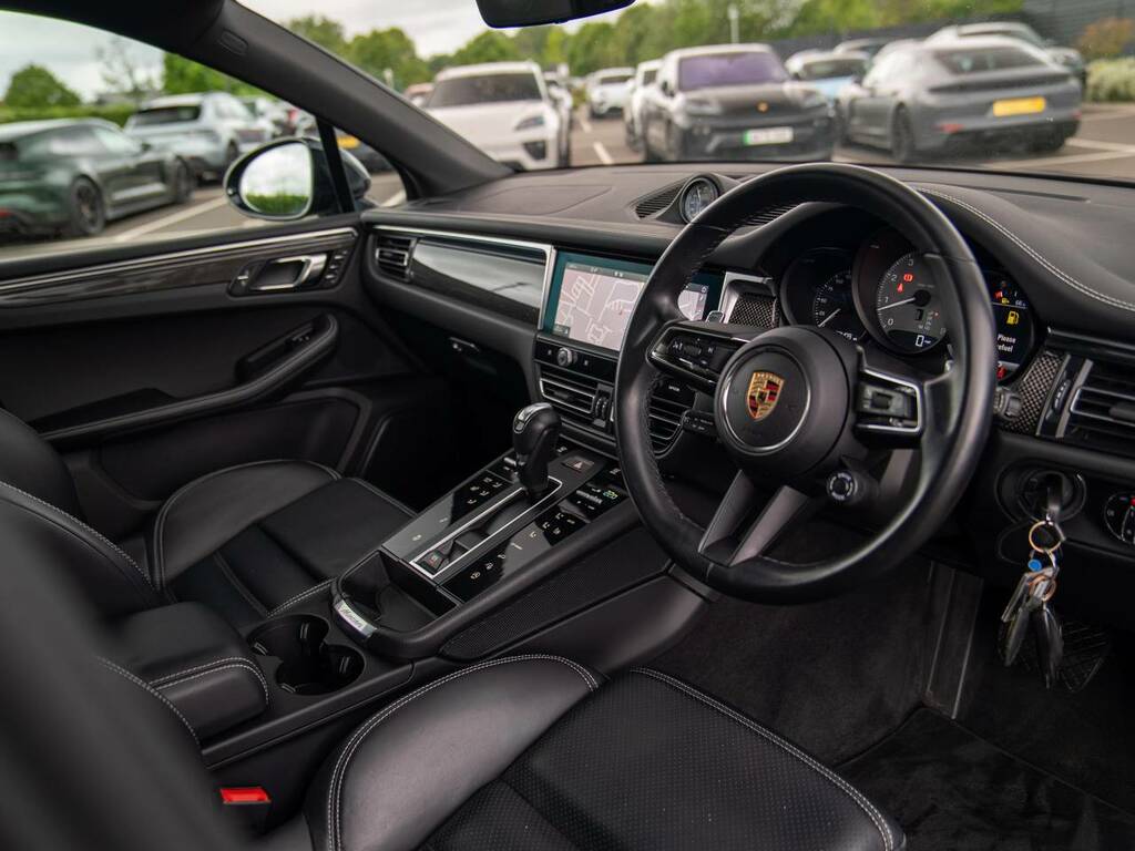 Porsche Macan S My24 Black #4