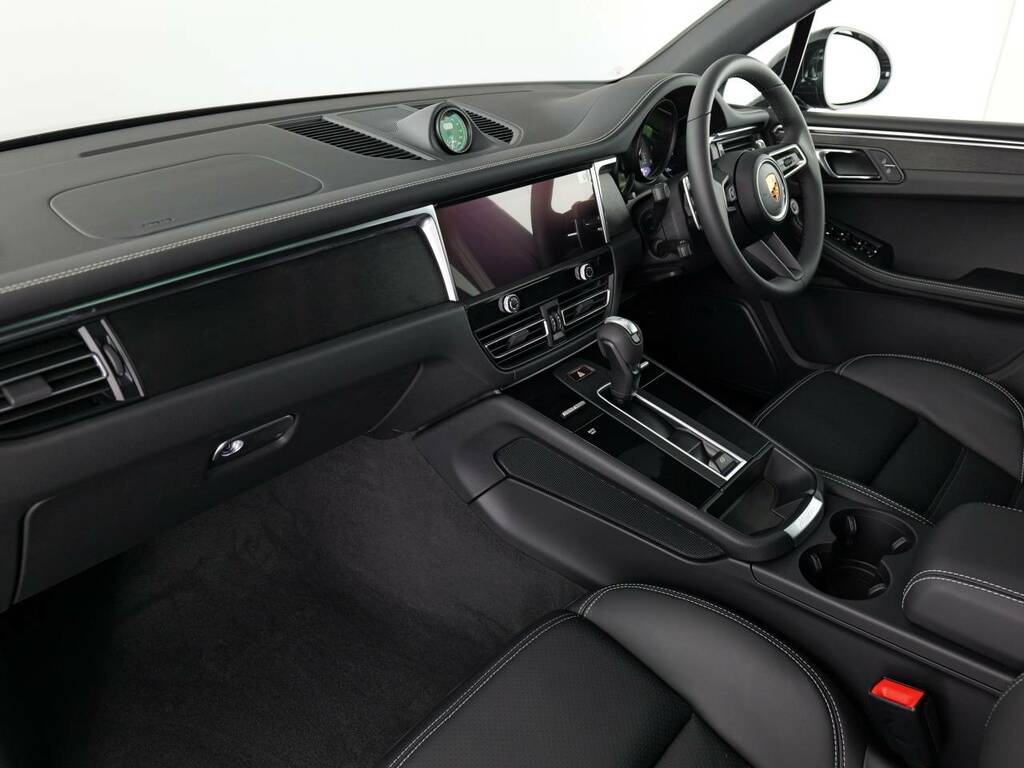 Porsche Macan Gts Black #5