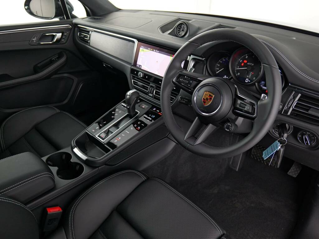 Porsche Macan Gts Black #4