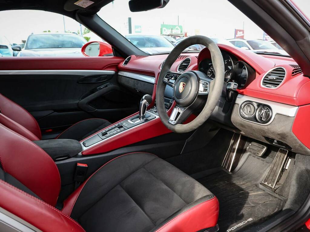 Porsche 718 Spyder My23 Red #4
