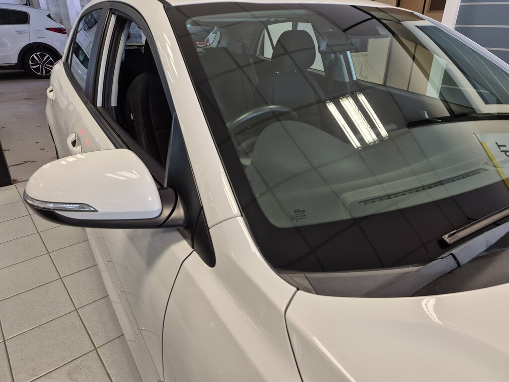 Kia RIO 1.2 1 Isg 83 Bhp. 2020 Model Year-ac-bluetooth White #10