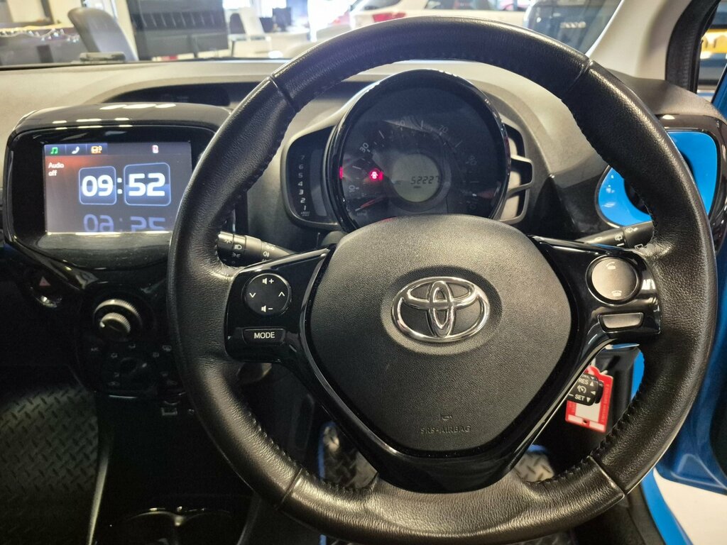 Toyota Aygo Hatchback White #20