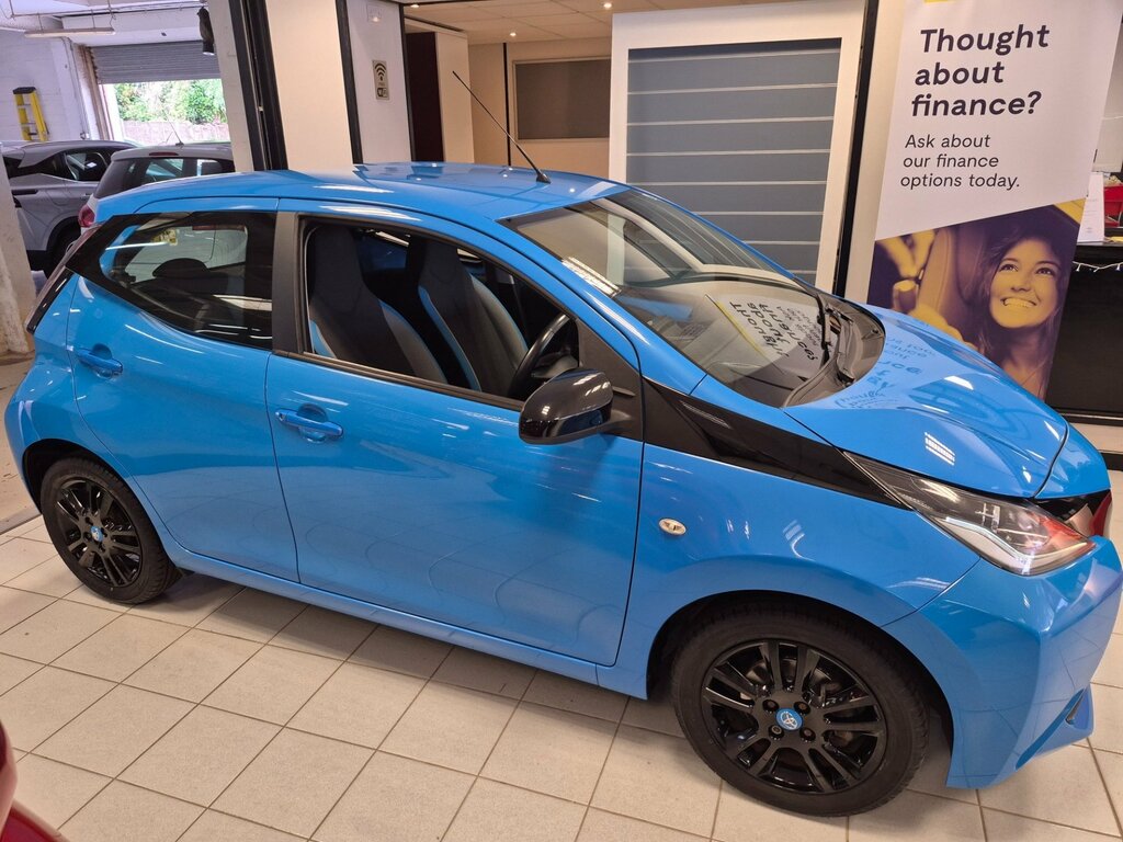 Toyota Aygo Hatchback White #9