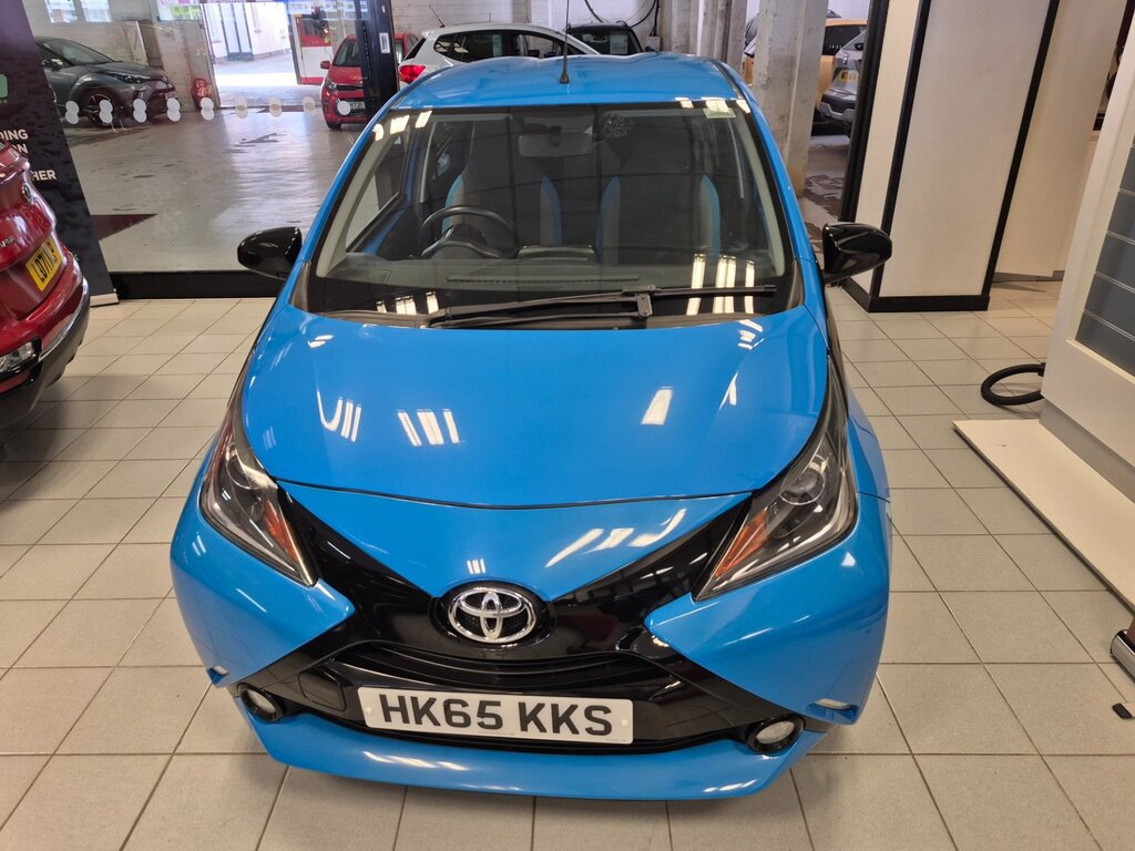 Toyota Aygo Hatchback White #14