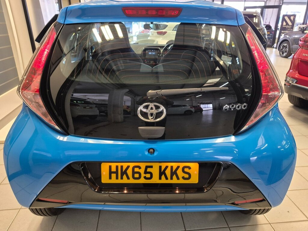 Toyota Aygo Hatchback White #7