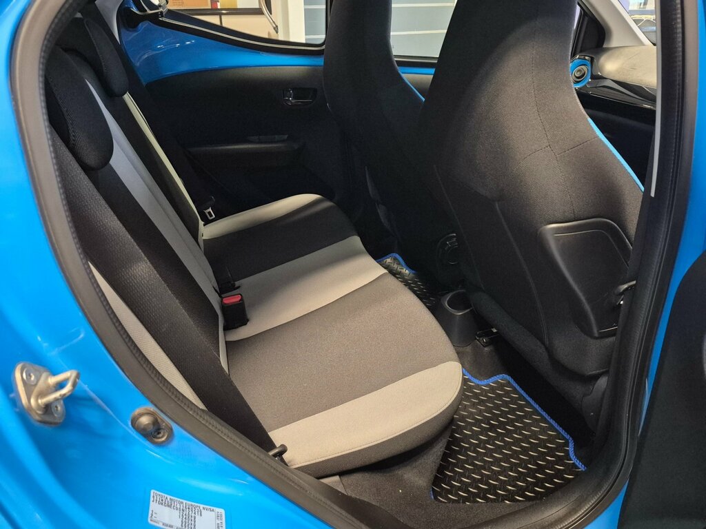 Toyota Aygo Hatchback White #17