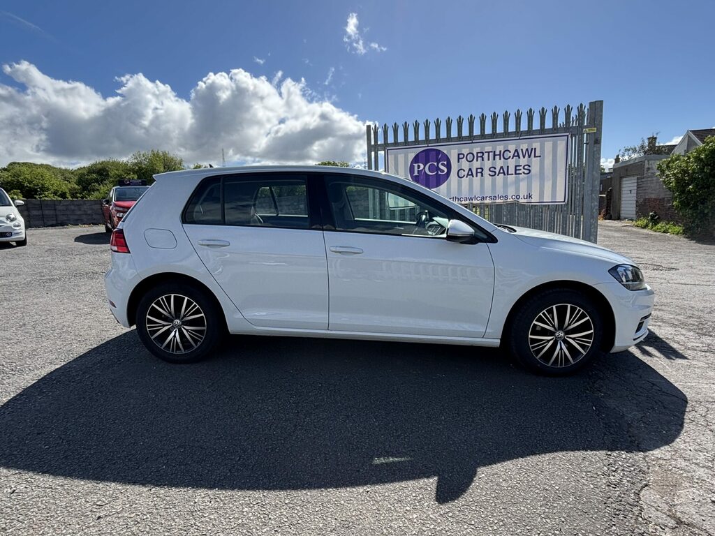 Volkswagen Golf 1.6 Tdi Se Nav  #2