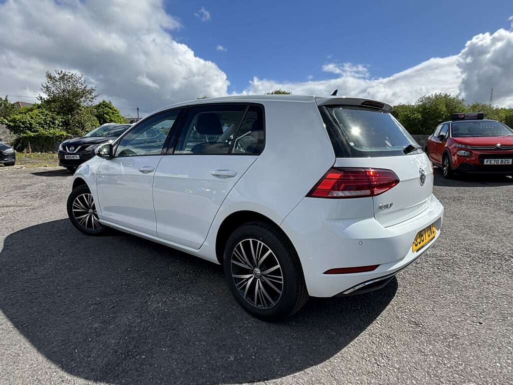Volkswagen Golf 1.6 Tdi Se Nav  #4