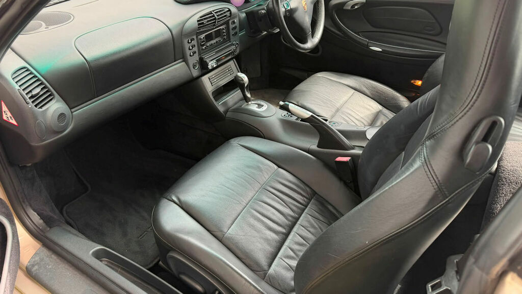 Porsche 911 C4 Coupe Tiptronic A Really Nice Low Mileage Usabl  #6