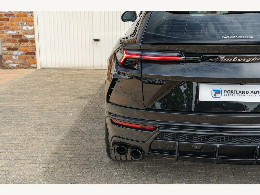 Lamborghini Urus Estate Grey #12