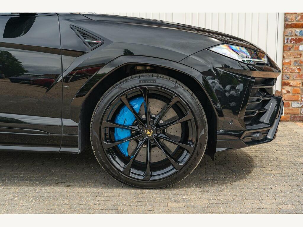 Lamborghini Urus Estate Grey #19