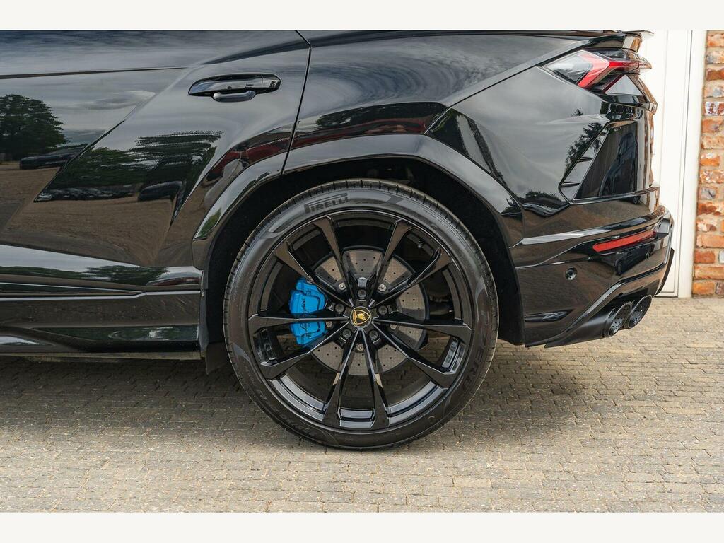 Lamborghini Urus Estate Grey #10