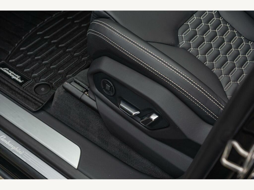 Lamborghini Urus Estate Grey #31