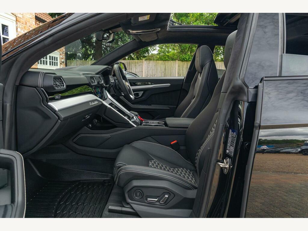 Lamborghini Urus Estate Grey #27