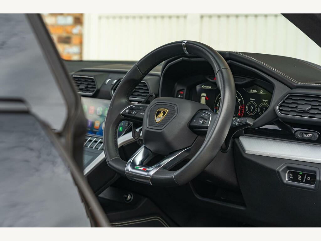 Lamborghini Urus Estate Grey #38