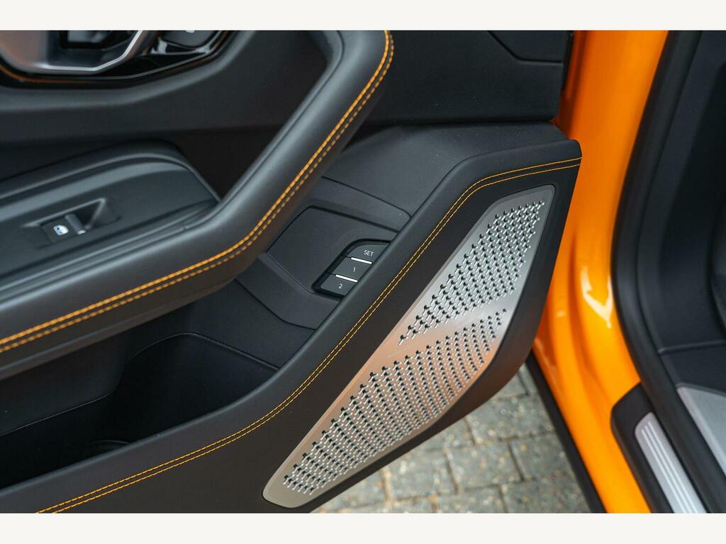 Lamborghini Urus V8 #32