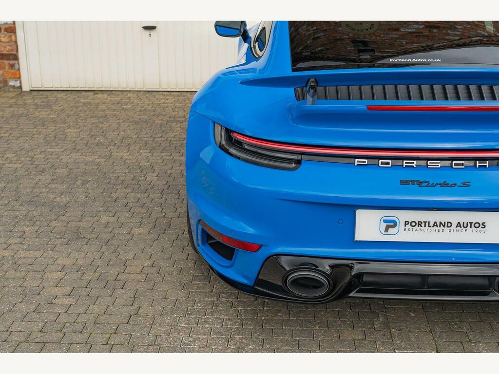 Porsche 911 Carrera 4 Gts Green #11
