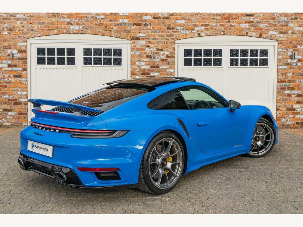 Porsche 911 Carrera 4 Gts Green #16
