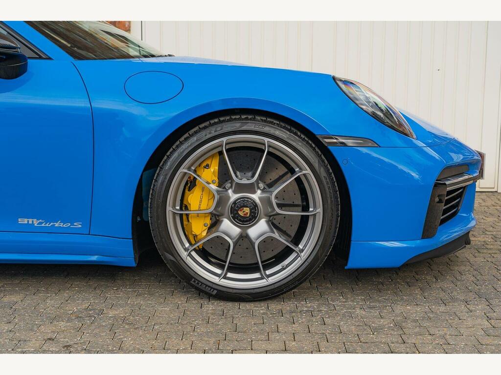 Porsche 911 Carrera 4 Gts Green #18
