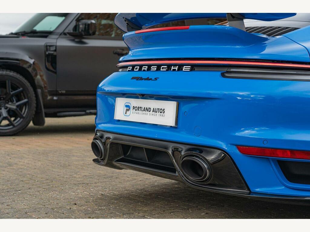 Porsche 911 Carrera 4 Gts Green #12