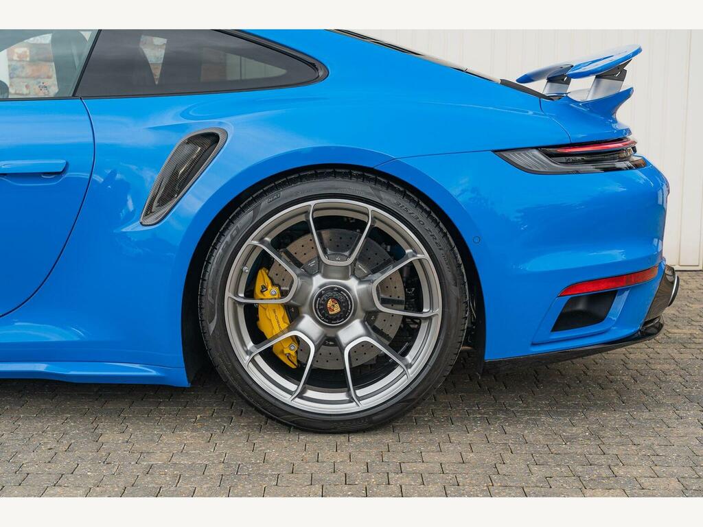 Porsche 911 Carrera 4 Gts Green #9
