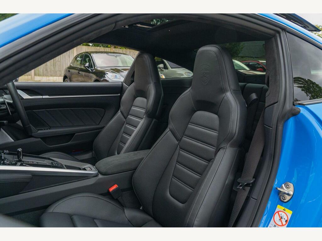 Porsche 911 Carrera 4 Gts Green #25