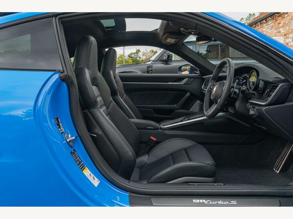 Porsche 911 Carrera 4 Gts Green #21