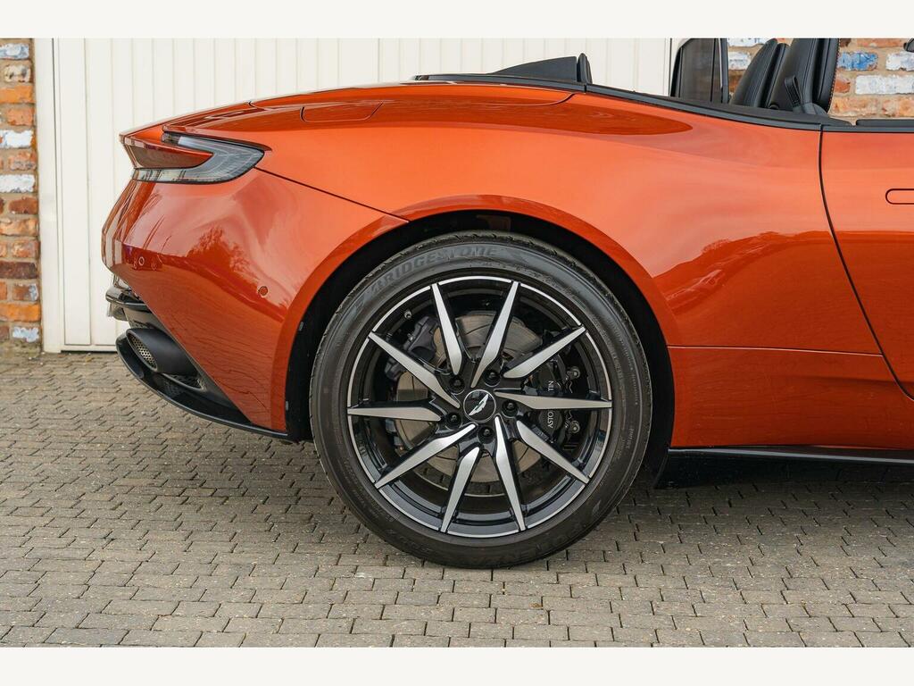 Aston Martin DB11 V8 Volante Silver #15