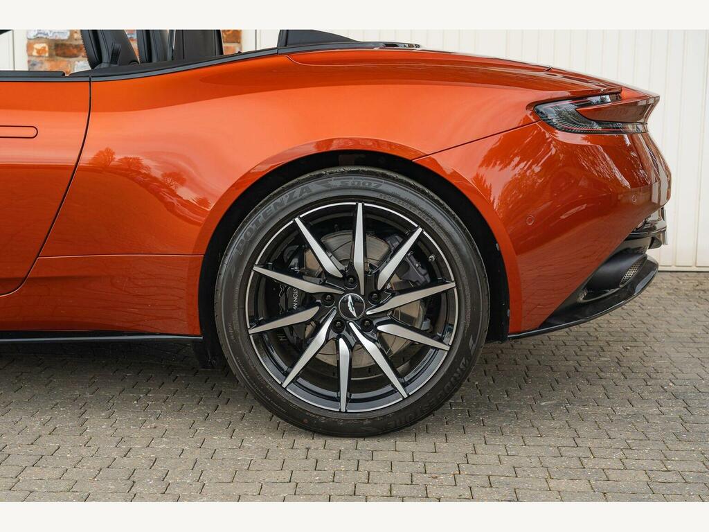 Aston Martin DB11 V8 Volante Silver #8