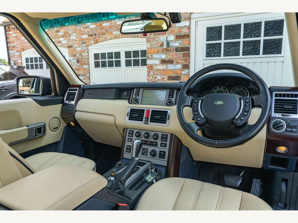Land Rover Range Rover 4.4 V8 Vogue Station Wagon  #2