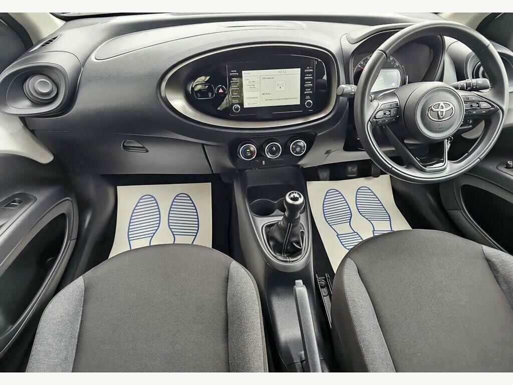 Toyota Aygo X Pure White #2