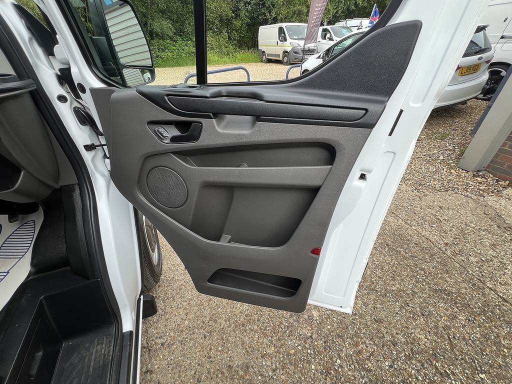 Ford Transit Custom 2.0 290 Ecoblue Trend Panel Van Black #32