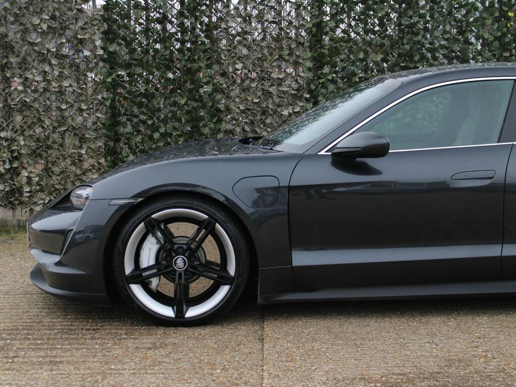 Porsche Taycan Performance Plus 93.4Kwh Saloon Black #18