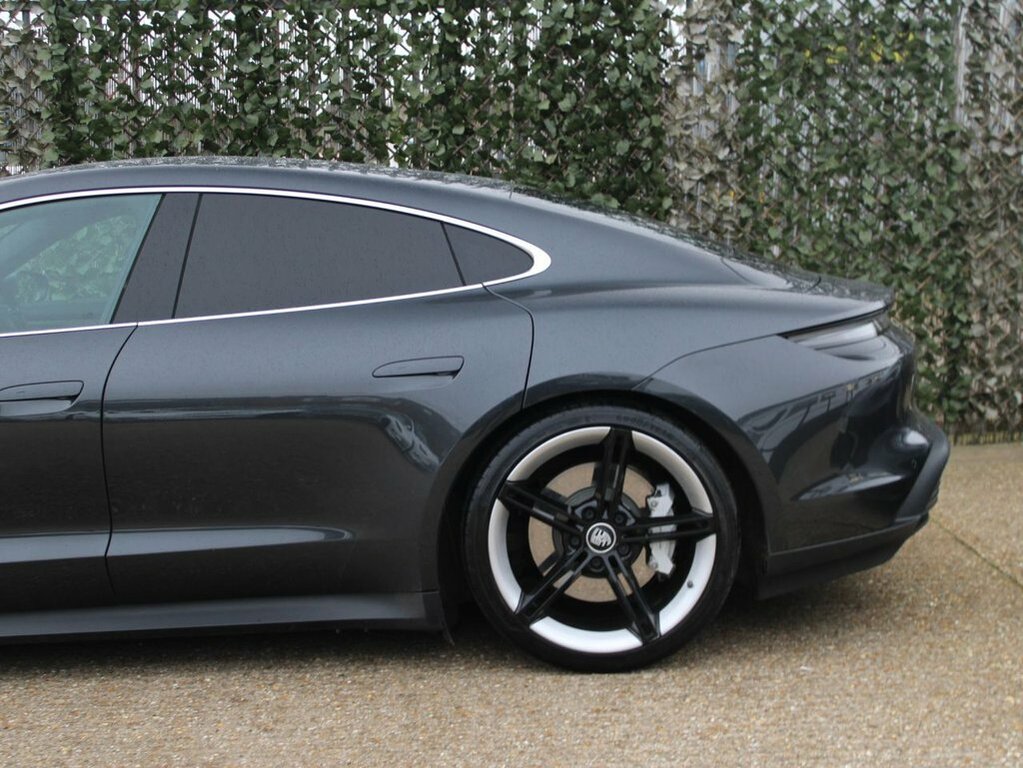 Porsche Taycan Performance Plus 93.4Kwh Saloon Black #19