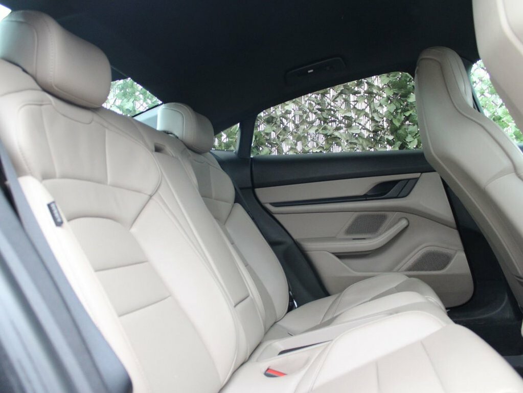 Porsche Taycan Performance Plus 93.4Kwh Saloon Black #8