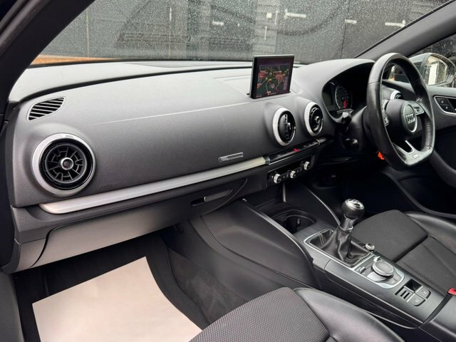 Audi A3 Black Edition 35 Tfsi  #11