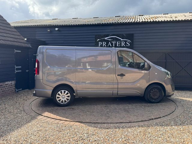 Vauxhall Vivaro Campervan 201616 Silver #18