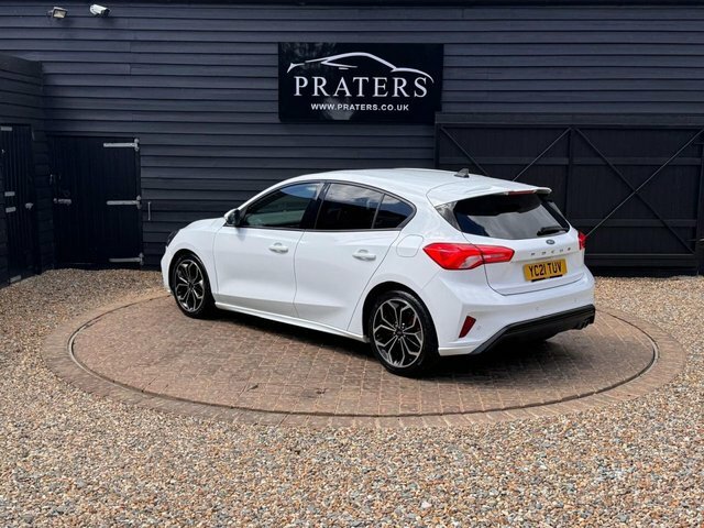 Ford Focus Ecoblue St-line X Hatchback White #4