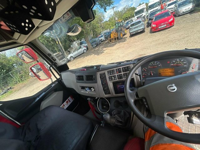 Volvo Bhp Roger Dyson Car SR69TOW White #4