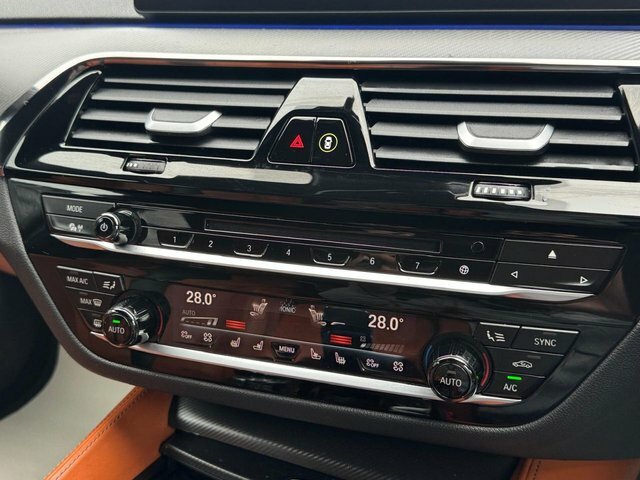 BMW M5 Saloon 4.4 M5 Saloon - Lovely Two Tone Leather A Blue #13