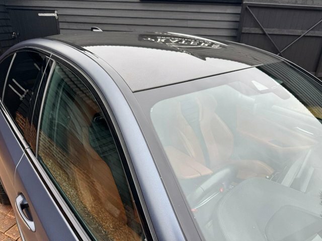 BMW M5 Saloon 4.4 M5 Saloon - Lovely Two Tone Leather A Blue #25