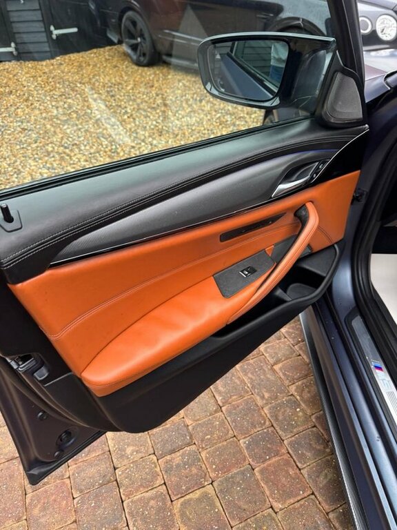 BMW M5 Saloon 4.4 M5 Saloon - Lovely Two Tone Leather A Blue #21