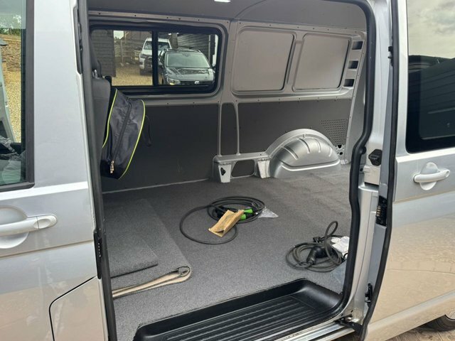 Volkswagen E-Transporter 83Kw 37.3Kwh Advance Van White #14