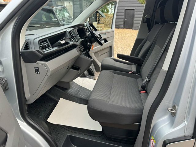 Volkswagen E-Transporter 83Kw 37.3Kwh Advance Van White #12